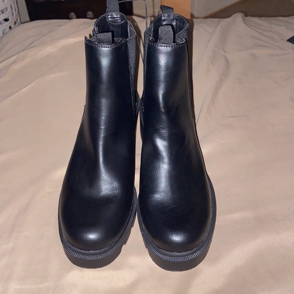 Selling these custom boots - Picture 3 of 3